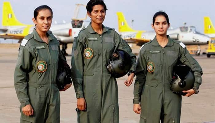 இந்திய போர் விமானங்களை இயக்கும் முதல் 3 பெண் விமானிகள்