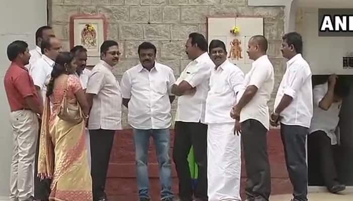 5 நாள் பரோலில் வெளி வருகிறார் சசிகலா! 5 நாள் பரோலில் வெளி வருகிறார் சசிகலா!