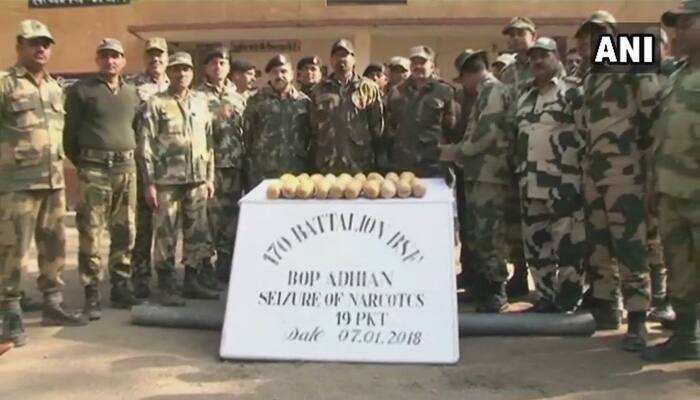 எல்லைப் பகுதியில் பதுக்கி வைக்கப்பட்ட ஹெராயின் பொட்டலங்கள் கண்டெடுப்பு! எல்லைப் பகுதியில் பதுக்கி வைக்கப்பட்ட ஹெராயின் பொட்டலங்கள் கண்டெடுப்பு!