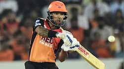 IPL 2018: தவானின் அதிரடியால் அடுத்த சுற்றுக்கு நுழைந்த SRH