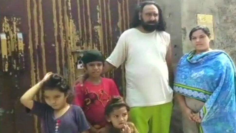 பாக்.,ல் அடாவடி! சீக்கியரின் தலைப்பாகையை கழற்ற வைத்த அவமதிப்பு! பாக்.,ல் அடாவடி! சீக்கியரின் தலைப்பாகையை கழற்ற வைத்த அவமதிப்பு!
