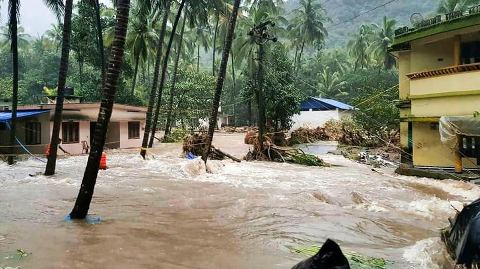 மழையின் பிடியில் கேரளா; செறுதோணியின் 5 மதகுகளும் திறப்பு! மழையின் பிடியில் கேரளா; செறுதோணியின் 5 மதகுகளும் திறப்பு!