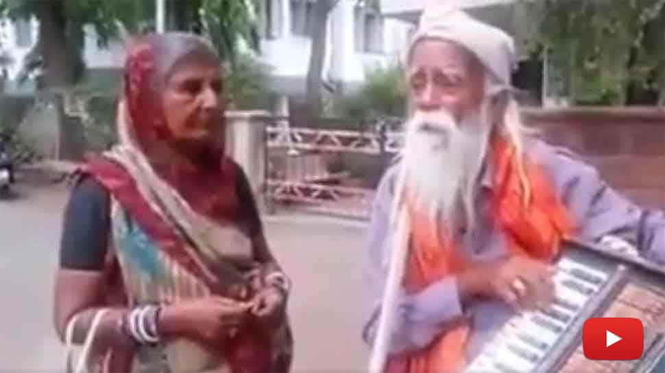 வீடியோ: வாழ்க்கையின் நிர்பந்தத்தால் தெருவில் பாடும் முதியவர்; முடிந்தவர் உதவி செய்யலாம் வீடியோ: வாழ்க்கையின் நிர்பந்தத்தால் தெருவில் பாடும் முதியவர்; முடிந்தவர் உதவி செய்யலாம்