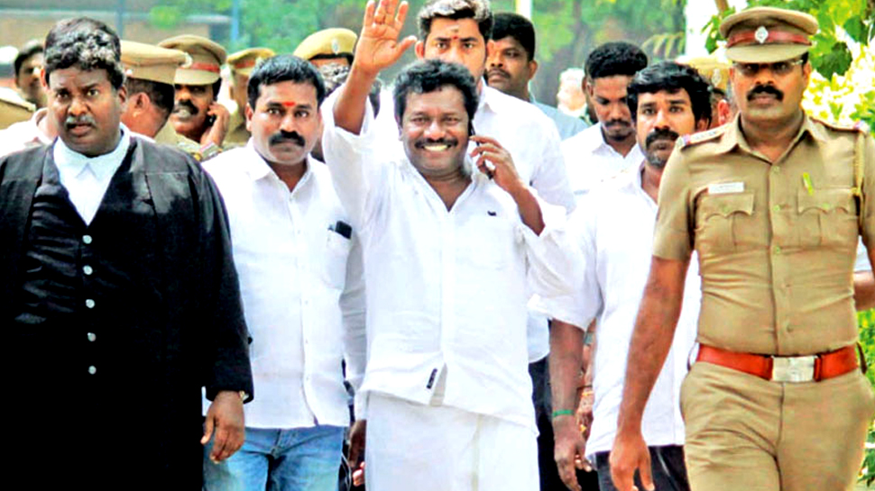 MLA கருணாஸ் நீதிமன்ற உத்தரவின் பேரில் வேலூர் சிறையில் அடைப்பு.. MLA கருணாஸ் நீதிமன்ற உத்தரவின் பேரில் வேலூர் சிறையில் அடைப்பு..