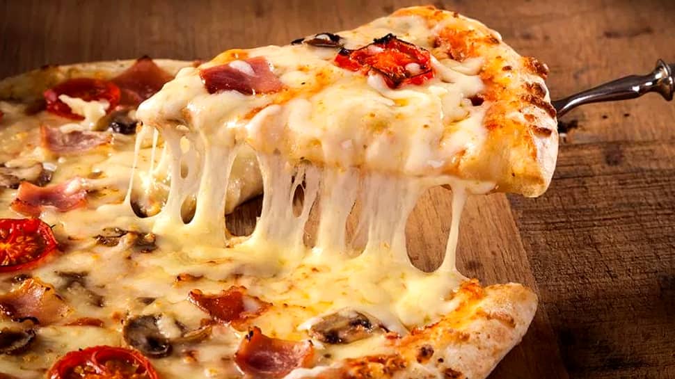 புற்றுநோய் நோயாளிகாக 362 km பயணம் செய்து Pizza டெலிவரி செய்த இளைஞன்! புற்றுநோய் நோயாளிகாக 362 km பயணம் செய்து Pizza டெலிவரி செய்த இளைஞன்!