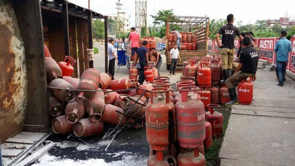 ஒரே வாரத்தில் 2-வது முறையாக LPG எரிவாயு விலை உயர்வு! ஒரே வாரத்தில் 2-வது முறையாக LPG எரிவாயு விலை உயர்வு!