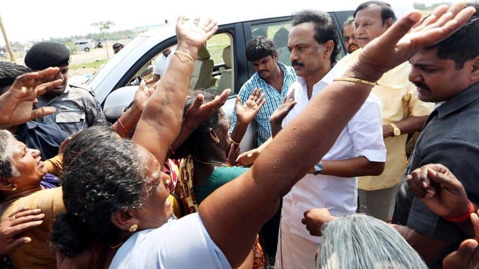 கஜா மீட்பு பணி; அரசு விரைந்து செயலாற்ற வேண்டும் - திமுக! கஜா மீட்பு பணி; அரசு விரைந்து செயலாற்ற வேண்டும் - திமுக!