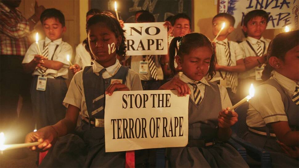டெல்லியில் 4-வயது சிறுமி பாலியல் சீண்டலுக்கு ஆளான விவகாரம்... டெல்லியில் 4-வயது சிறுமி பாலியல் சீண்டலுக்கு ஆளான விவகாரம்...
