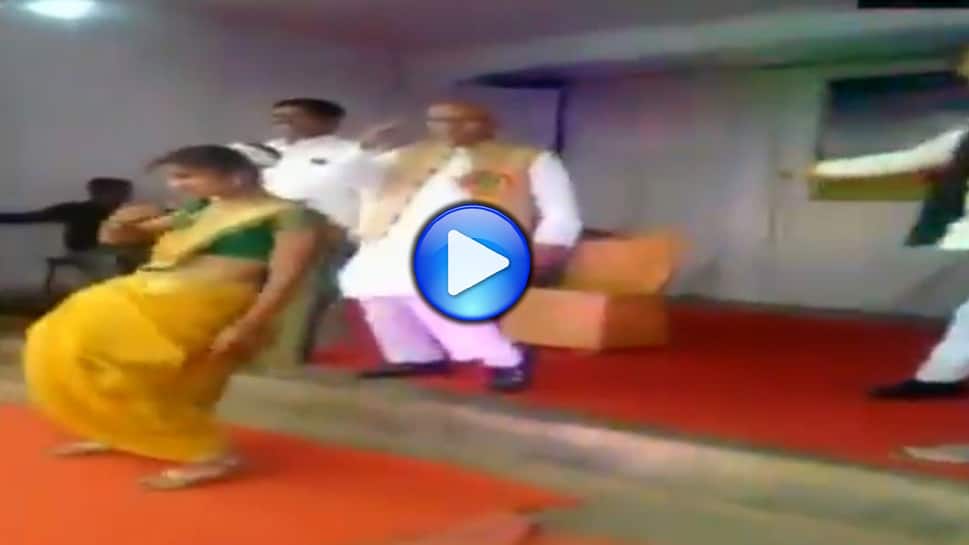 Watch: பள்ளி விழாவில் மாணவியுடன் குத்தாட்டம் போட்ட MP.... Watch: பள்ளி விழாவில் மாணவியுடன் குத்தாட்டம் போட்ட MP....