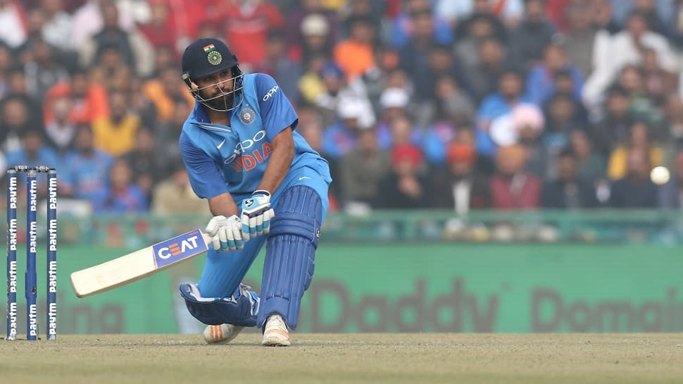 INDvsAUS: ஆஸி., பந்துவீச்சில் தத்தளித்து வரும் இந்தியா... INDvsAUS: ஆஸி., பந்துவீச்சில் தத்தளித்து வரும் இந்தியா...