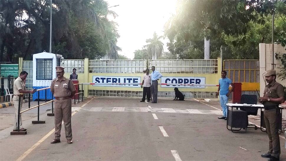 ஸ்டெர்லைட் ஆலை வழக்கில் SC இன்று தீர்ப்பு; தூத்துக்குடியில் பலத்த போலீஸ் பாதுகாப்பு! ஸ்டெர்லைட் ஆலை வழக்கில் SC இன்று தீர்ப்பு; தூத்துக்குடியில் பலத்த போலீஸ் பாதுகாப்பு!