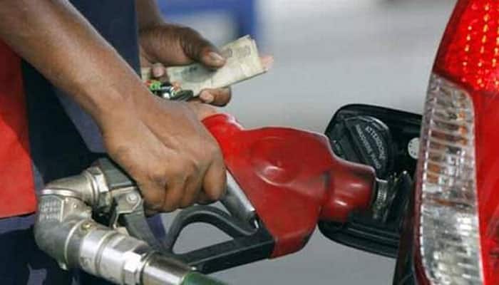 விலையில் ஏறுமுகம்..!! சென்னையில் ஒரு லிட்டர் பெட்ரோல் ரூ.75 ஐ தாண்டியது விலையில் ஏறுமுகம்..!! சென்னையில் ஒரு லிட்டர் பெட்ரோல் ரூ.75 ஐ தாண்டியது