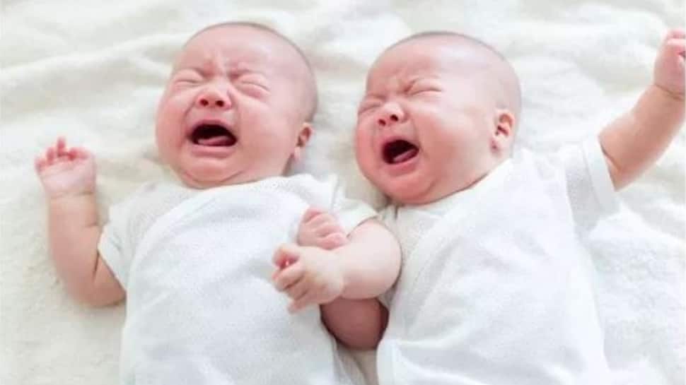 சீனாவில் பிறந்த இரட்டை குழந்தைக்கு இரண்டு அப்பா!... எப்படி? சீனாவில் பிறந்த இரட்டை குழந்தைக்கு இரண்டு அப்பா!... எப்படி?