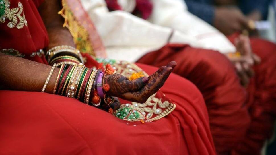 கட்டிய மனைவிக்கு கன்னித்தன்மை சோதனை நடத்திய கணவர்! கட்டிய மனைவிக்கு கன்னித்தன்மை சோதனை நடத்திய கணவர்!
