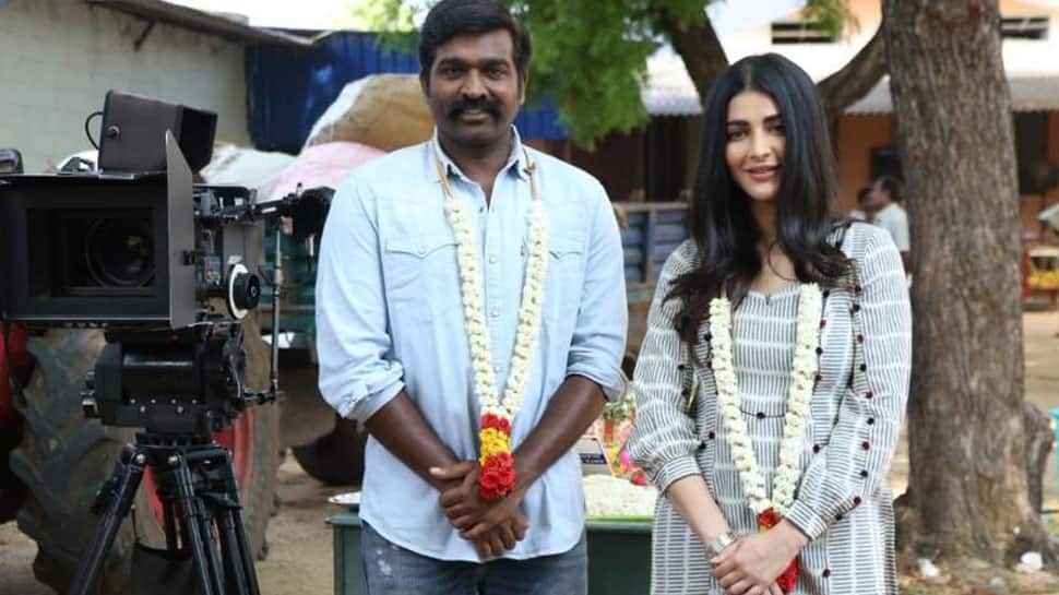 SeePic: மாலையும் கழுத்துமாய் வந்த விஜய் சேதுபதி - ஸ்ருதிஹாசன்..... SeePic: மாலையும் கழுத்துமாய் வந்த விஜய் சேதுபதி - ஸ்ருதிஹாசன்.....