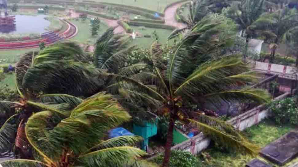 ஒடிசாவில் கடும் சேதத்தை ஏற்படுத்திய ஃபானி புயல் கரையை கடந்தது ஒடிசாவில் கடும் சேதத்தை ஏற்படுத்திய ஃபானி புயல் கரையை கடந்தது