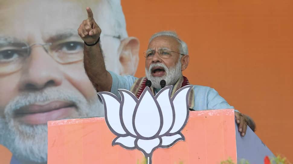 உங்களுடைய அடியை ஆசீர்வாதமாக எடுத்துக்கொள்கிறேன்: மோடி!! உங்களுடைய அடியை ஆசீர்வாதமாக எடுத்துக்கொள்கிறேன்: மோடி!!