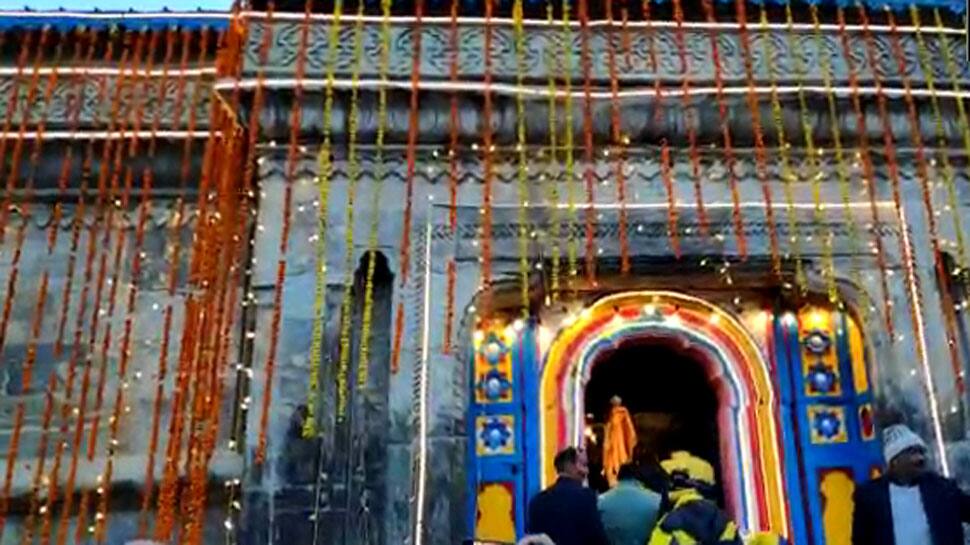 பத்ரிநாத்: சுமார் 10 ஆயிரம் பக்தர்கள் தரிசனம் பத்ரிநாத்: சுமார் 10 ஆயிரம் பக்தர்கள் தரிசனம்