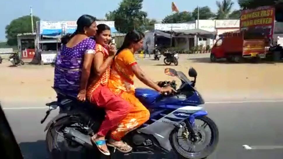 என்னது இருசக்கர வாகனத்தில் இருவர் தான் செல்ல வேண்டுமா? என்னது இருசக்கர வாகனத்தில் இருவர் தான் செல்ல வேண்டுமா?