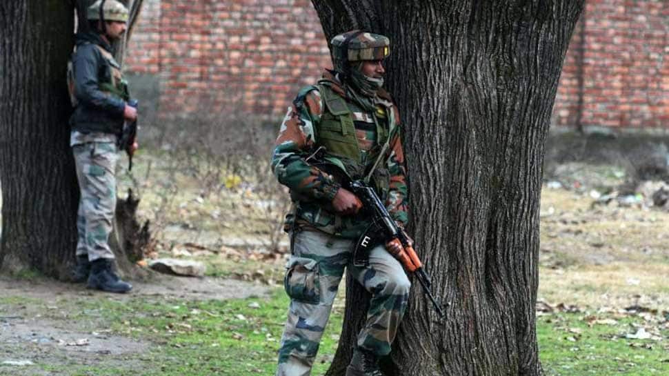 J&K: பாதுகாப்பு படையினரால் 2 பயங்கரவாதிகள் சுட்டுக்கொலை! J&K: பாதுகாப்பு படையினரால் 2 பயங்கரவாதிகள் சுட்டுக்கொலை!