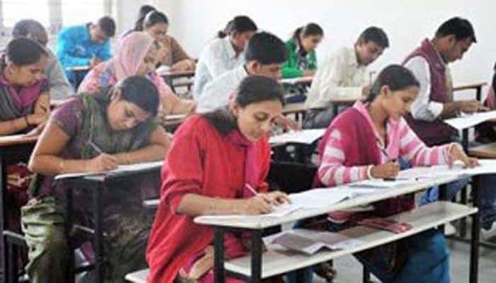 தகுதித் தேர்வில் வெற்றி பெறாத ஆசிரியர்களை பணி நீக்கம் செய்ய உயர்நீதிமன்றம் தடை தகுதித் தேர்வில் வெற்றி பெறாத ஆசிரியர்களை பணி நீக்கம் செய்ய உயர்நீதிமன்றம் தடை