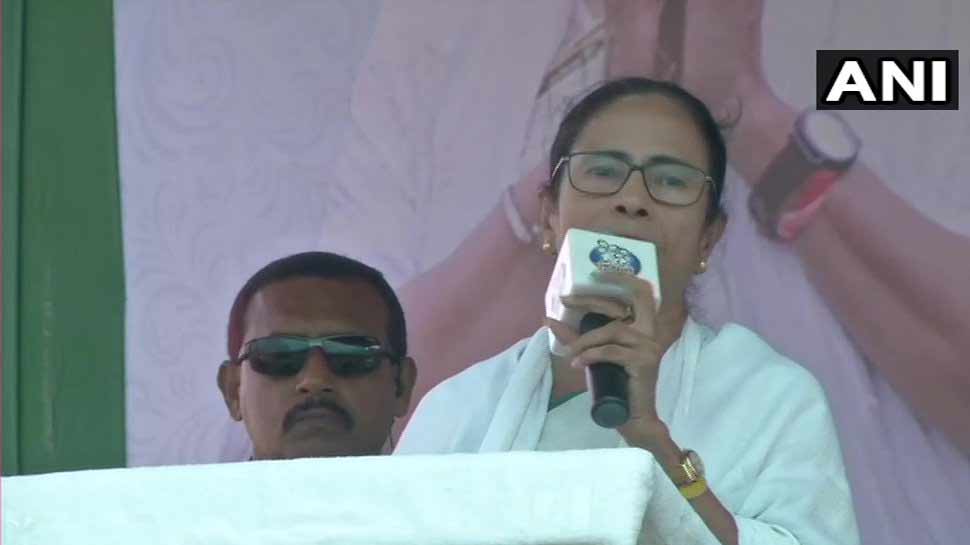 வன்முறைக்கான ஆதாரங்களை கொடுங்கள் மோடி ஜி; இல்லையெனில் சிறைக்கு செல்வீர்: மம்தா வன்முறைக்கான ஆதாரங்களை கொடுங்கள் மோடி ஜி; இல்லையெனில் சிறைக்கு செல்வீர்: மம்தா