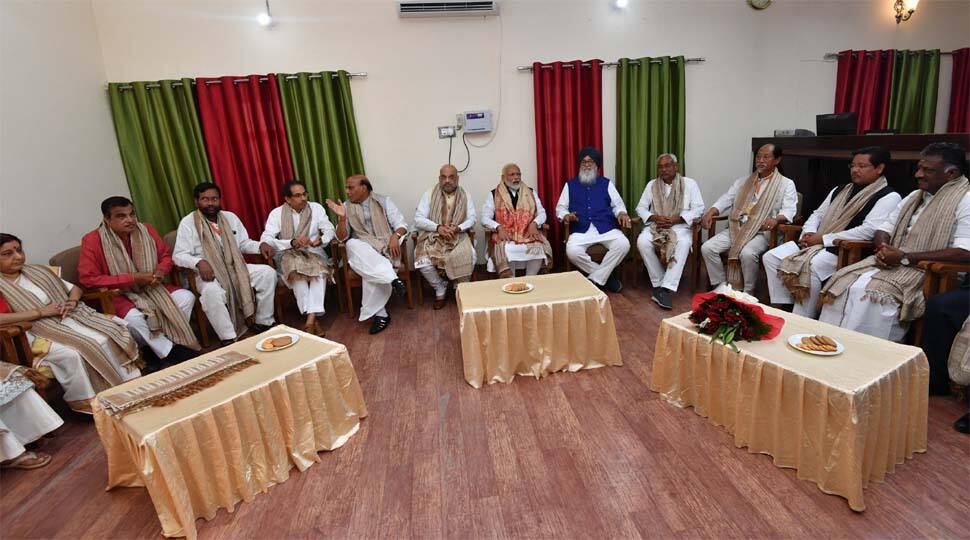 இரு கூட்டணி விருந்து உறுதியானது; 3-வது கூட்டணி விருந்து எப்போது? இரு கூட்டணி விருந்து உறுதியானது; 3-வது கூட்டணி விருந்து எப்போது?