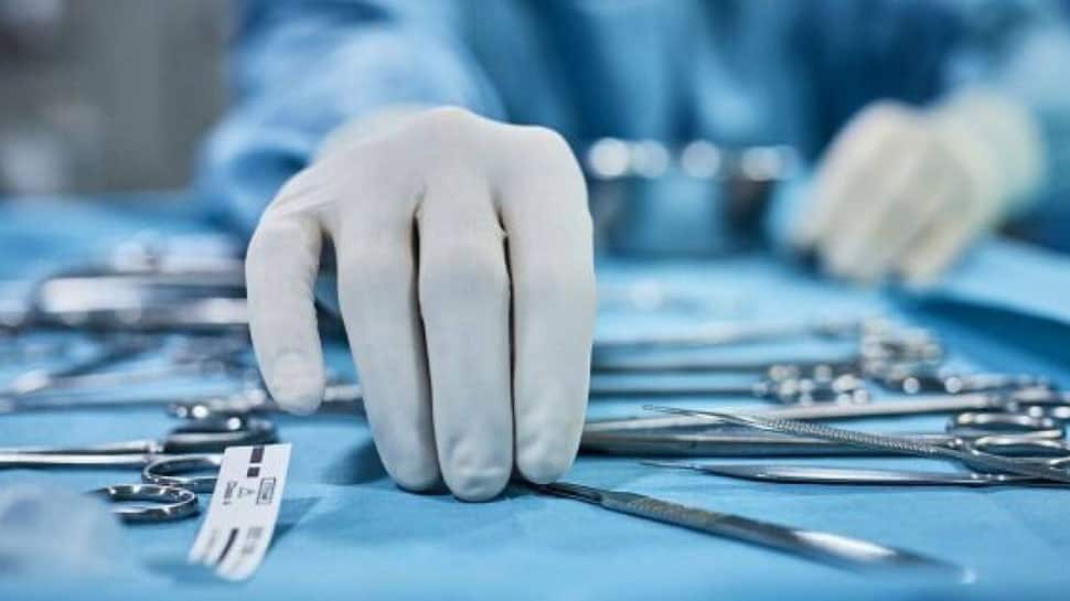 8 ஸ்பூன், 2 டூத் பிரஷ், கத்தியை இளைஞரின் வயிற்றிலிருந்து நீக்கிய மருத்துவர்கள்!! 8 ஸ்பூன், 2 டூத் பிரஷ், கத்தியை இளைஞரின் வயிற்றிலிருந்து நீக்கிய மருத்துவர்கள்!!