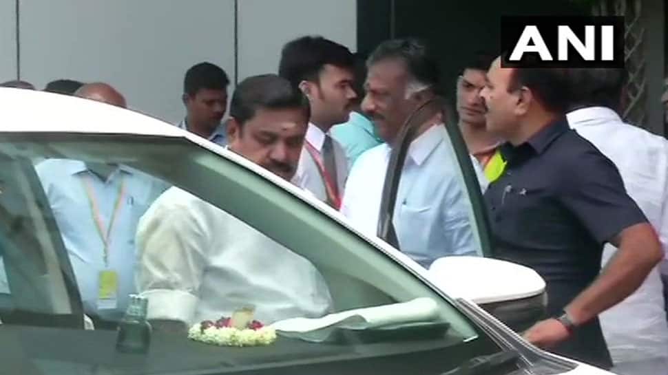 NDA ஆலோசனை கூட்டத்தில் பங்கேற்க்க ஈபிஎஸ் & ஓபிஎஸ் டெல்லி வருகை NDA ஆலோசனை கூட்டத்தில் பங்கேற்க்க ஈபிஎஸ் & ஓபிஎஸ் டெல்லி வருகை