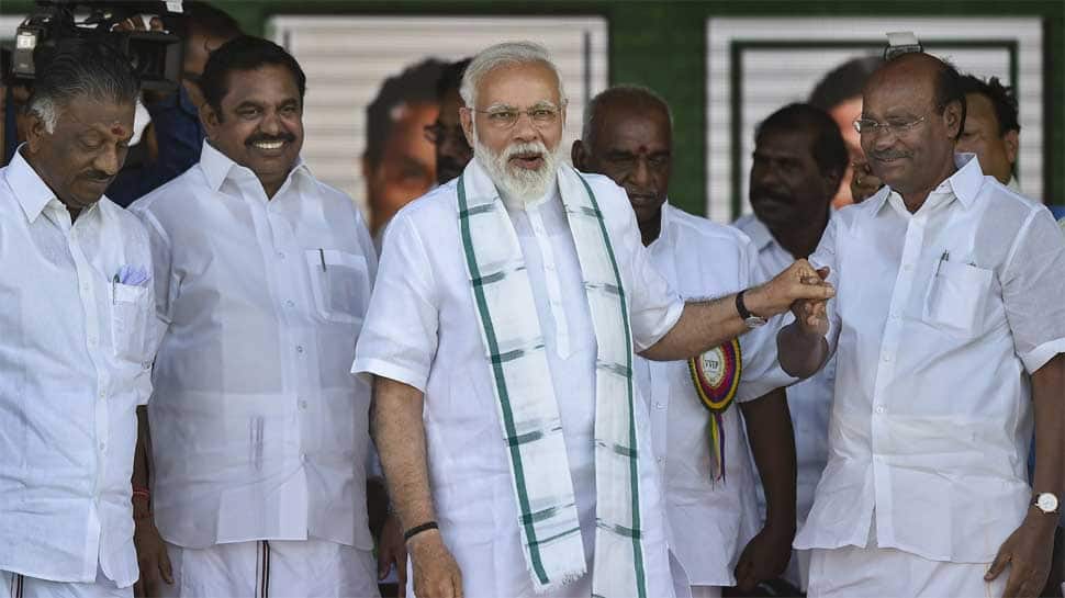 மோடி பதவியேற்பு விழாவில் தமிழக முதல்வர் OPS, EPS பங்கேற்பு.... மோடி பதவியேற்பு விழாவில் தமிழக முதல்வர் OPS, EPS பங்கேற்பு....