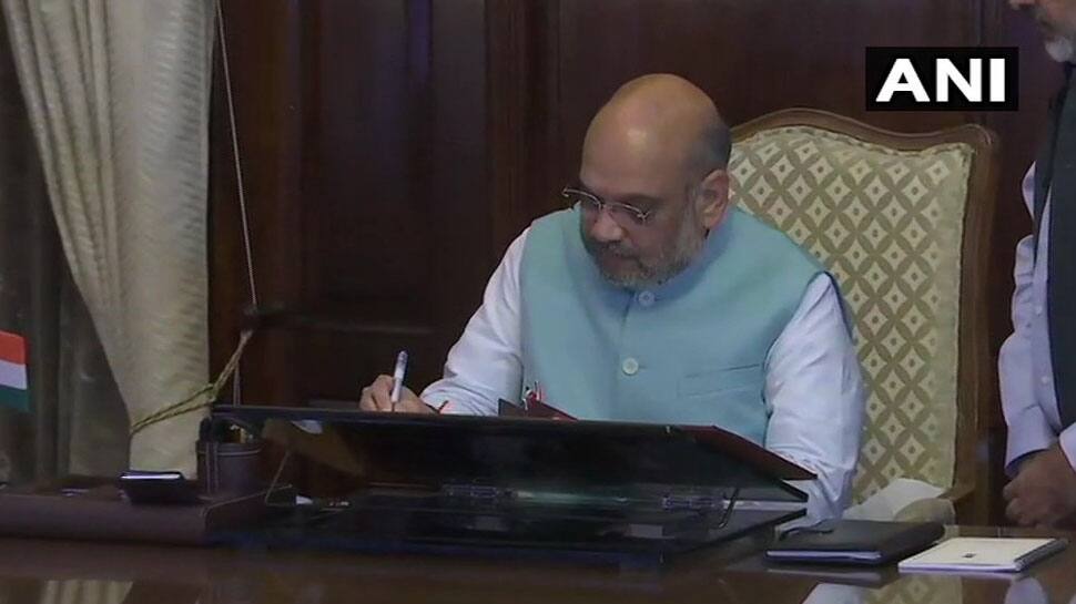 மத்திய உள்துறை அமைச்சராக பதவியேற்றார் BJP தலைவர் அமித் ஷா! மத்திய உள்துறை அமைச்சராக பதவியேற்றார் BJP தலைவர் அமித் ஷா!