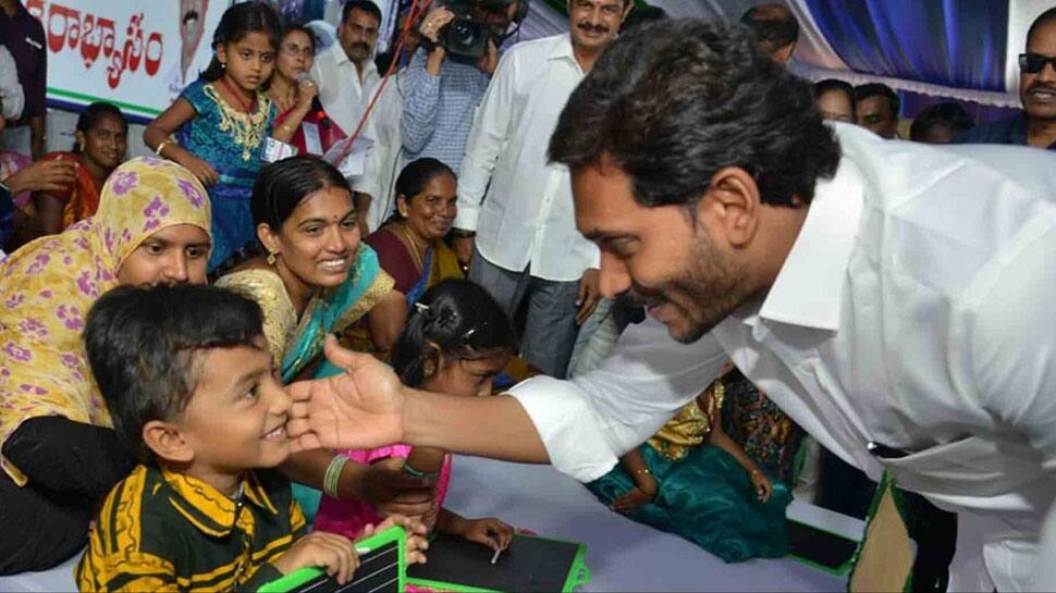 குழந்தைகளை பள்ளிக்கு அனுப்பும் ஏழை தாய்க்கு ரூ.15,000 வழங்கப்படும் குழந்தைகளை பள்ளிக்கு அனுப்பும் ஏழை தாய்க்கு ரூ.15,000 வழங்கப்படும்