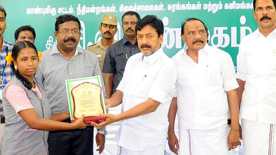 தமிழகத்தை கல்வியில் முதன்மை மாநிலமாக மாற்றியது அதிமுக! தமிழகத்தை கல்வியில் முதன்மை மாநிலமாக மாற்றியது அதிமுக!
