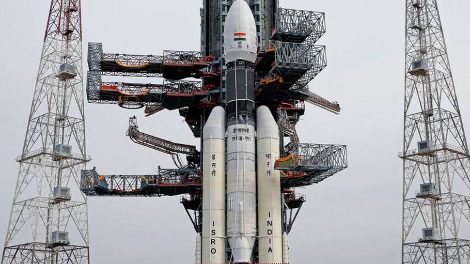 சாதனைக்கு தயாராகும் இஸ்ரோ!! சந்திரயான் 2 விண்ணில் ஏவுவதற்கான ஏற்பாடுகள் தீவிரம் சாதனைக்கு தயாராகும் இஸ்ரோ!! சந்திரயான் 2 விண்ணில் ஏவுவதற்கான ஏற்பாடுகள் தீவிரம்