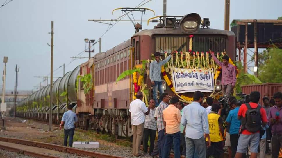 ஜோலார்பேட்டை தண்ணீர் பெரம்பூர், அண்ணாநகரில் விநியோகம்! ஜோலார்பேட்டை தண்ணீர் பெரம்பூர், அண்ணாநகரில் விநியோகம்!