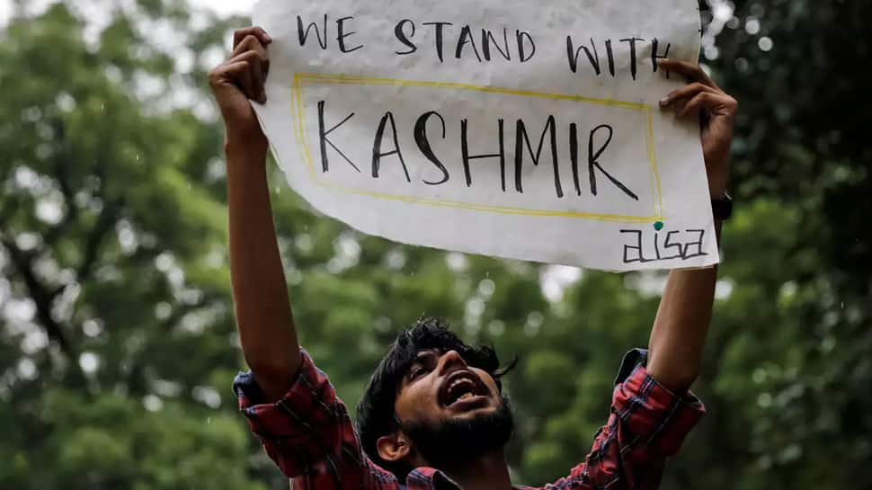 #Article370: இந்திய திரைப்படங்களுக்கு பாகிஸ்தானில் தடை! #Article370: இந்திய திரைப்படங்களுக்கு பாகிஸ்தானில் தடை!