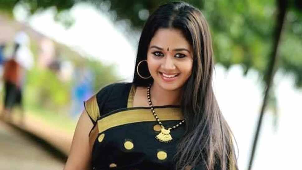 புற்றுநோய் சிகிச்சைக்காக வைத்திருந்த பணத்தை நிவாரணநிதியாக வழங்கிய நடிகை.. புற்றுநோய் சிகிச்சைக்காக வைத்திருந்த பணத்தை நிவாரணநிதியாக வழங்கிய நடிகை..