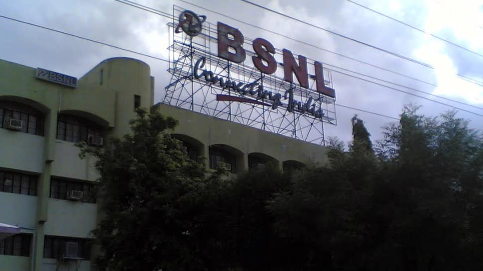 நிதி நெருக்கடியை சமாளிக்க, BSNL ஊழியர்களுக்கு VRS திட்டம்!