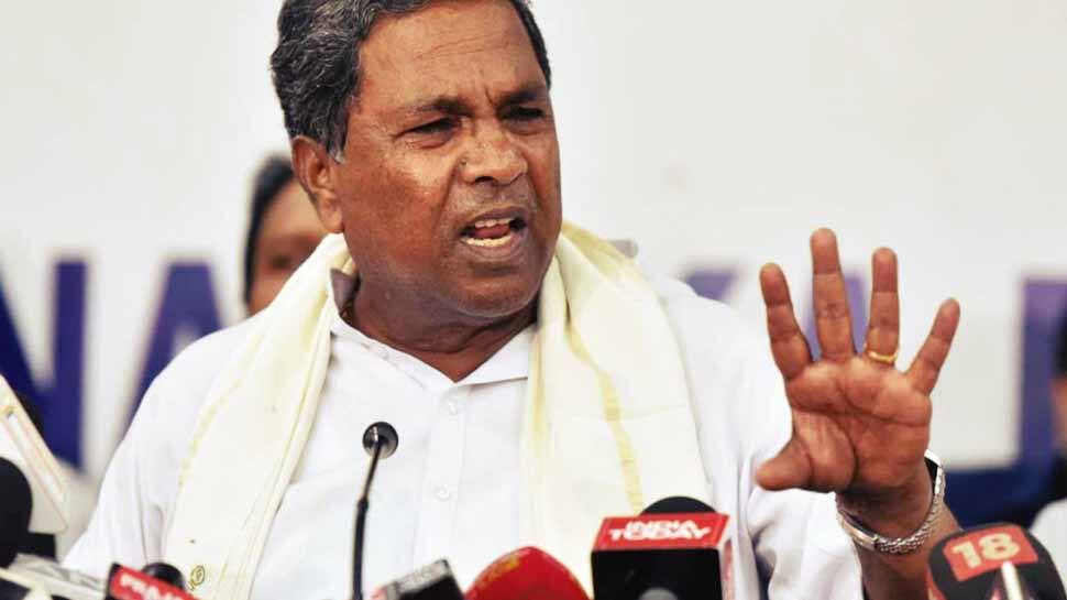 உதவியாளர் கன்னத்தில் ‘பளார்’ விட்ட சித்தராமையா; சர்ச்சையில் சிக்கிய வீடியோ! உதவியாளர் கன்னத்தில் ‘பளார்’ விட்ட சித்தராமையா; சர்ச்சையில் சிக்கிய வீடியோ!