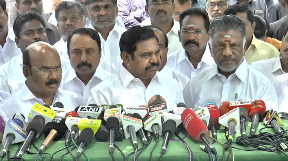 கட்சி நிகழ்ச்சிகள், இல்ல நிகழ்ச்சிகளில் பேனர் வைப்பதை நிறுத்த வேண்டும்: ADMK கட்சி நிகழ்ச்சிகள், இல்ல நிகழ்ச்சிகளில் பேனர் வைப்பதை நிறுத்த வேண்டும்: ADMK