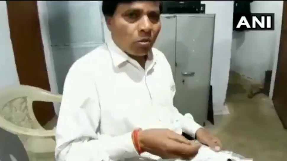 கடந்த 45 ஆண்டுகளாக கண்ணாடி சாப்பிட்டு உயிர்வாழும் வினோத மனிதன்!! கடந்த 45 ஆண்டுகளாக கண்ணாடி சாப்பிட்டு உயிர்வாழும் வினோத மனிதன்!!