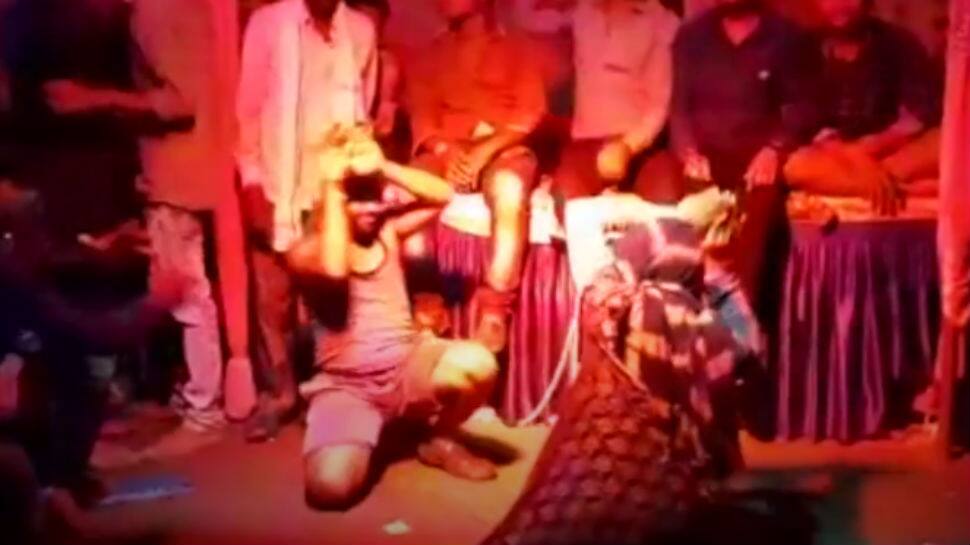 Watch: பாம்பு டான்ஸ் ஆடும் போது பரிதாபமாக உயிரிழந்த இளைஞர்..! Watch: பாம்பு டான்ஸ் ஆடும் போது பரிதாபமாக உயிரிழந்த இளைஞர்..!