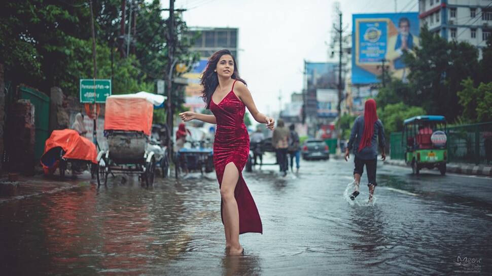 ‘பேரழிவில் ஒரு தேவதை’ - மழை வெள்ளத்தில் ஒரு Photoshoot...! ‘பேரழிவில் ஒரு தேவதை’ - மழை வெள்ளத்தில் ஒரு Photoshoot...!