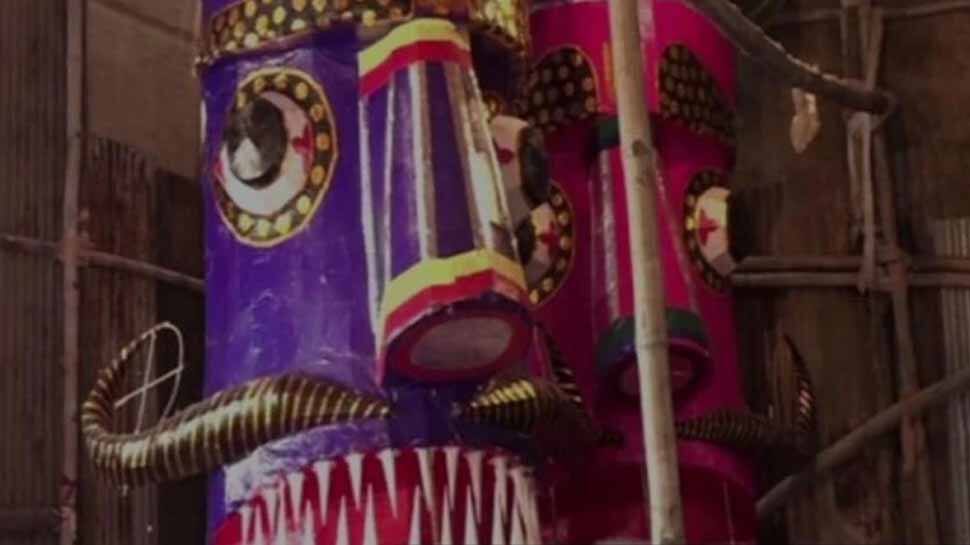 தசரா உருவ பொம்மைகளை பரம்பரையாக உருவாக்கும் முஸ்லீம் ஆண்! தசரா உருவ பொம்மைகளை பரம்பரையாக உருவாக்கும் முஸ்லீம் ஆண்!