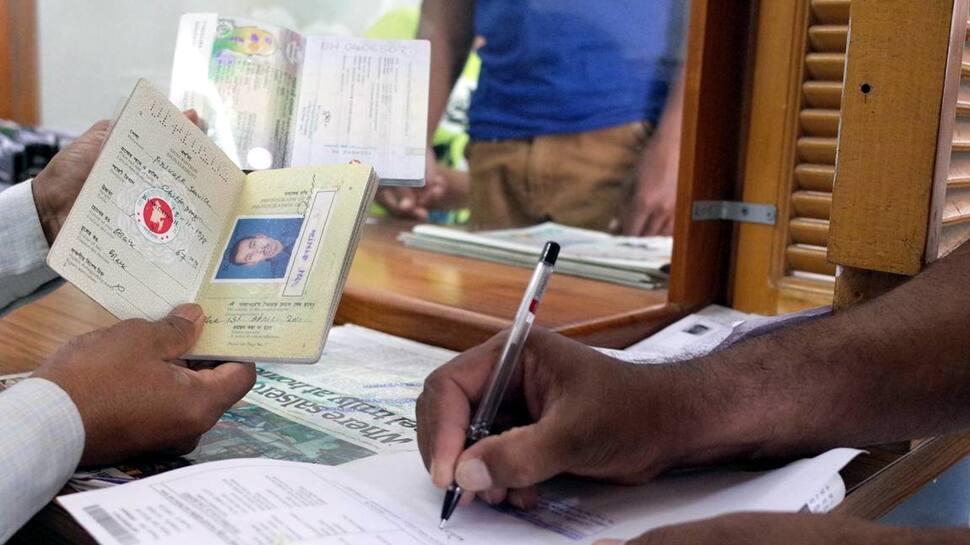 துபாயில் பாஸ்போர்ட் இல்லாமல் சிக்கிய வாலிபருக்கு உதவிய காவல்துறை! துபாயில் பாஸ்போர்ட் இல்லாமல் சிக்கிய வாலிபருக்கு உதவிய காவல்துறை!