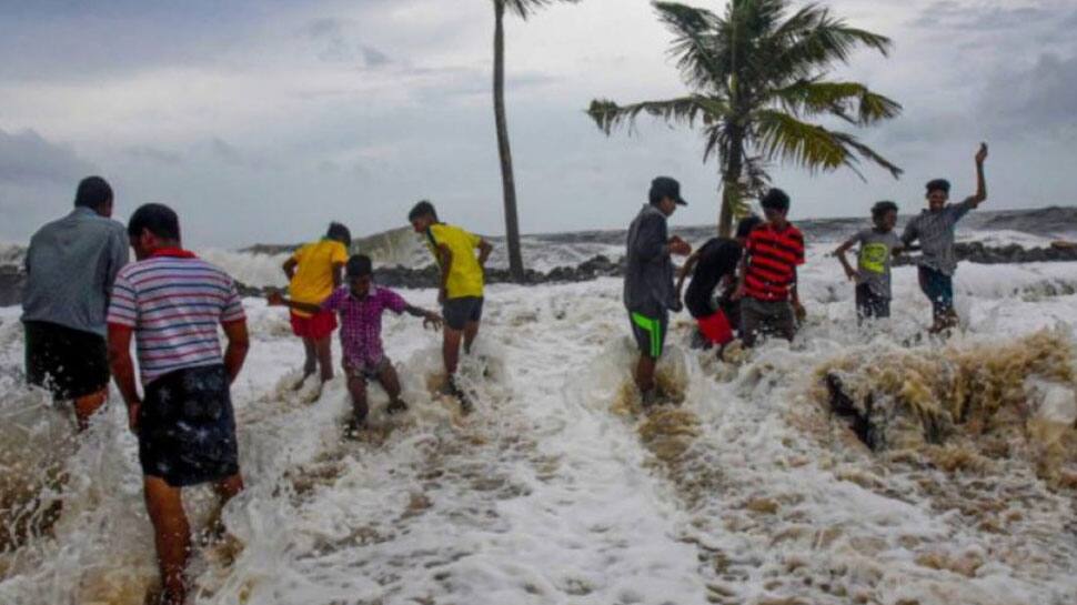 முழு கொள்ளளவை எட்டிய அணை..!! மக்களுக்கு வெள்ள அபாய எச்சரிக்கை..! முழு கொள்ளளவை எட்டிய அணை..!! மக்களுக்கு வெள்ள அபாய எச்சரிக்கை..!