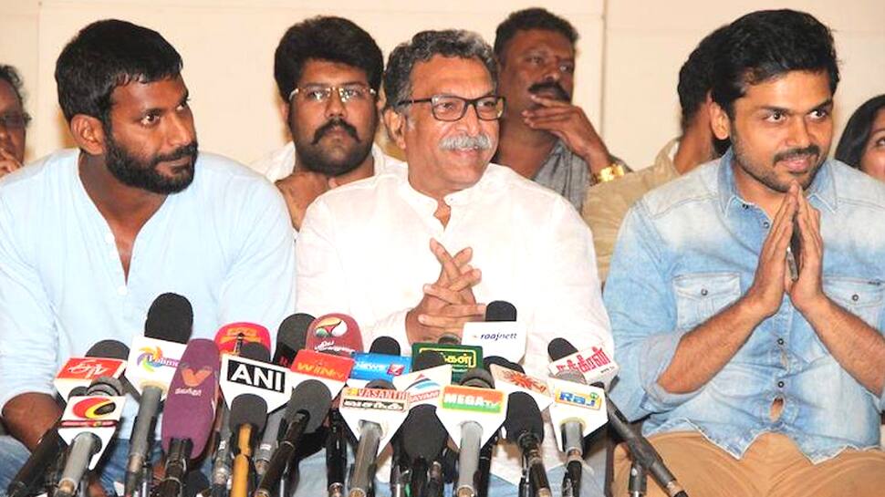 நடிகர் சங்கத்தை நிர்வகிக்க சிறப்பு அதிகாரியை நியமித்தது தமிழக அரசு..! நடிகர் சங்கத்தை நிர்வகிக்க சிறப்பு அதிகாரியை நியமித்தது தமிழக அரசு..!