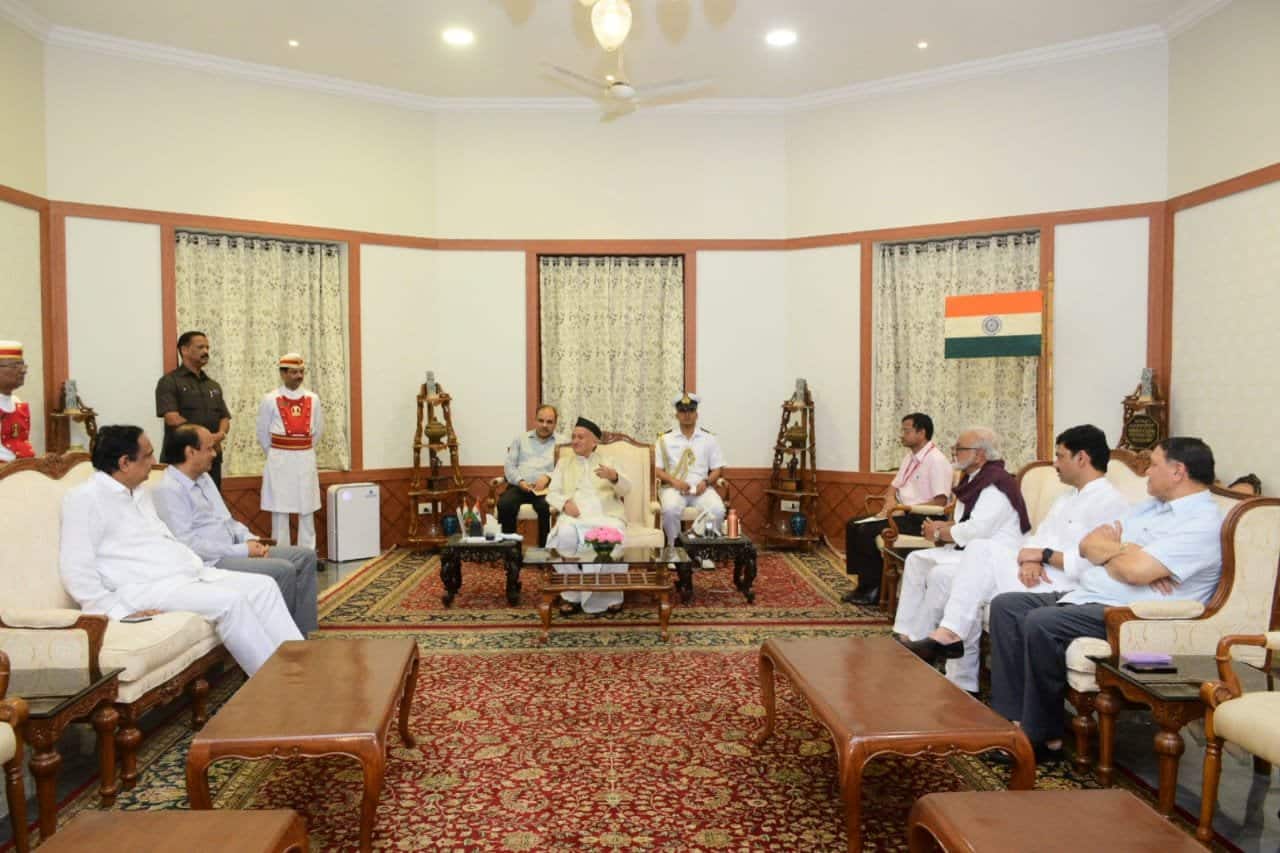 ஆட்சி அமைக்க தவறிய சிவசேனா; NCP-க்கு அழைப்பு விடுத்த ஆளுநர்... ஆட்சி அமைக்க தவறிய சிவசேனா; NCP-க்கு அழைப்பு விடுத்த ஆளுநர்...