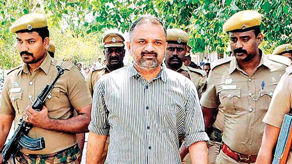 வேலூர் சிறையிலிருந்து 1 மாத பரோலில் வெளியே வந்தார் பேரறிவாளன்! வேலூர் சிறையிலிருந்து 1 மாத பரோலில் வெளியே வந்தார் பேரறிவாளன்!