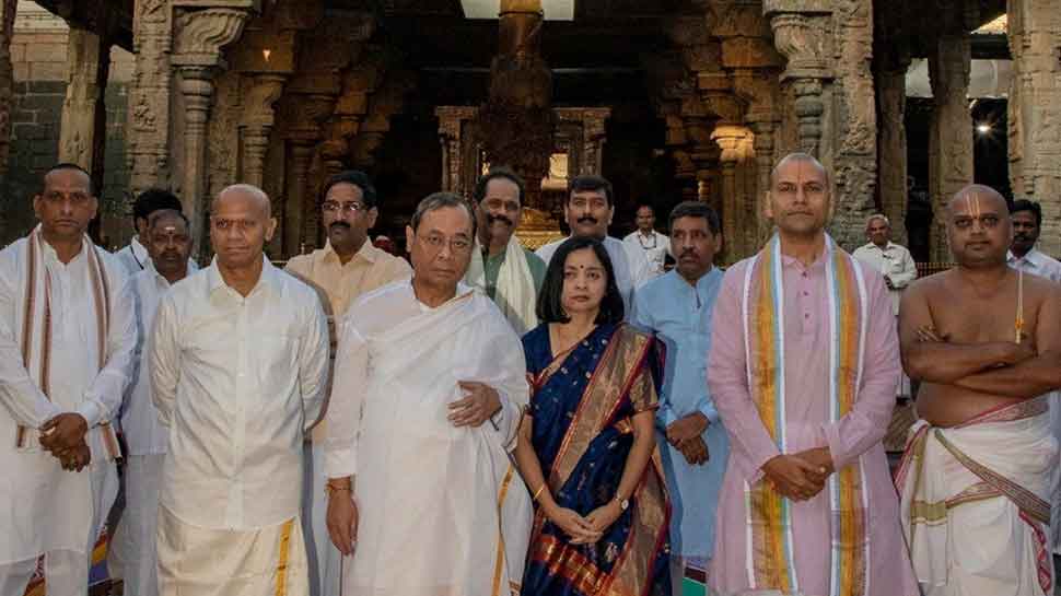CJI ரஞ்சன் கோகோய் ஓய்வு பெறுவதற்கு முன் திருப்பதியில் சாமி தரிசனம்..! CJI ரஞ்சன் கோகோய் ஓய்வு பெறுவதற்கு முன் திருப்பதியில் சாமி தரிசனம்..!